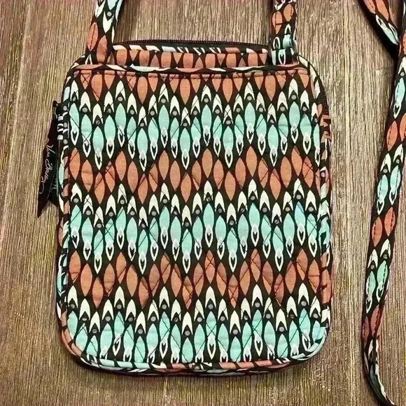 Vera Bradley, retired pattern Sierra Stream, cross body purse. Very nice! - Picture 2 of 5